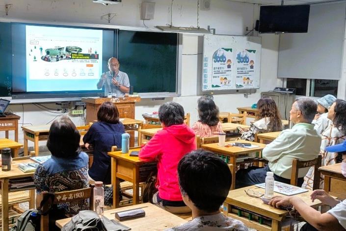 松山社大透過「5050就業網絡合作計畫」補助，開辦就業準備講座，協助中高齡者規劃第二人生_Instructions for literal