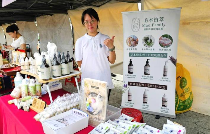 微型創業店家「毛本植萃」則推出天然草本製成的滋潤調理霜，讓媽媽照顧毛孩更安心_Instructions for literal