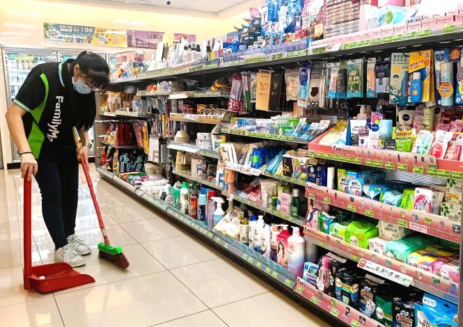 勞動部於114年7月1日起正式施行《身心障礙者職場合理調整行政指導》協助雇主與身心障礙者雙方認識「合理調整」的定義與流程，並善用政府資源，排除工作障礙_Instructions for literal