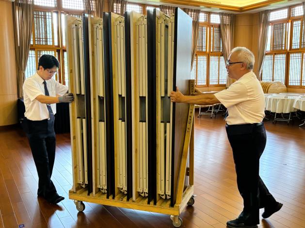 慈濟基金會運用職務再設計量身設計專用推車，有效減輕中高齡員工負擔提升工作效率_Instructions for literal