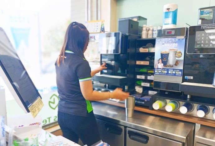 小昕透過北分署「少年就業力準備計畫」中的安排的「職業興趣探索」與「工作體驗」兩階段課程，穩健踏出就業第一步。_Instructions for literal