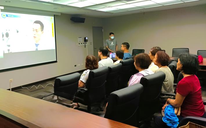 北分署協助減班休息企業規畫數位學習課程，並安排勞工集體學習。_Instructions for literal