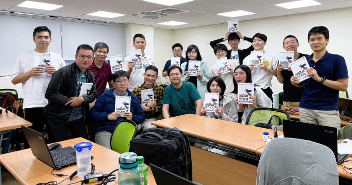 北分署青年職前訓練助轉型，小余參加「商務AI應用開發工程師養成班」，從行銷人員到金融業AI工程師，實現轉職加薪_Instructions for literal