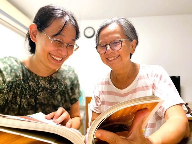 惠璿諮詢中心透過職場支持輔導，安排多元關懷課程，協助迅速高齡員工適應工作環境。_Instructions for literal