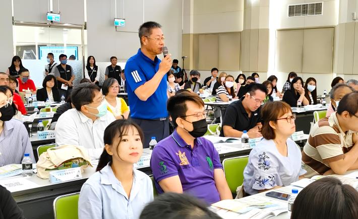 勞動部23日在新北產業園區舉辦「支持勞工安定就業措施企業交流座談會」，會中企業踴躍提問_Instructions for literal