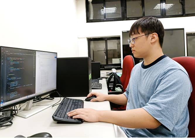 從北區分區賽、全國賽、歷經國手選拔失利到再次挑戰，林碩斌不斷挑戰自我成為國手，將代表台灣參加2025亞洲技能競賽網頁技術職類_Instructions for literal