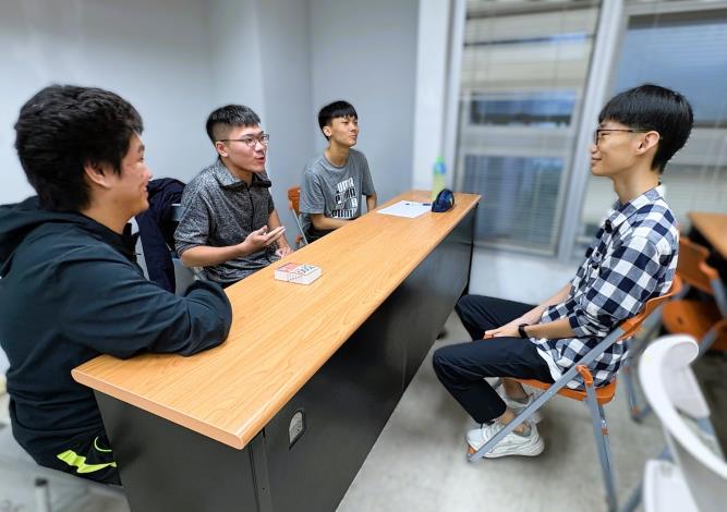 北分署YS諮詢師帶領大四生輪流扮演「面試者」、「面試官」與「觀察者」，讓同學從多重視角理解面試情境，提升臨場反應與表達能力_Instructions for literal