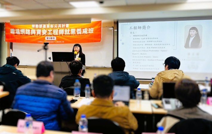 小瑋參加北分署「產業新尖兵計畫」5個月的密集訓練養成工程師專業，訓後成功轉職資訊業_Instructions for literal