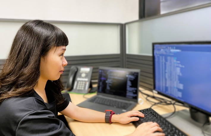 小瑋參加北分署「產業新尖兵計畫」養成工程師專業，成功轉職資訊業，薪資較前一份工作提升三成以上_Instructions for literal