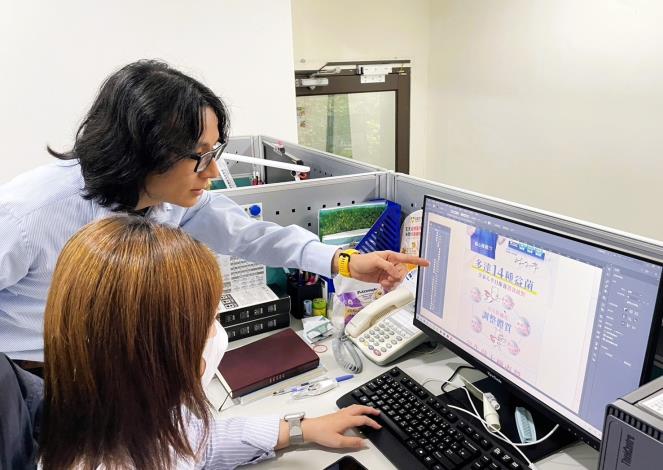 北分署運用「職場學習及再適應計畫」及「僱用獎助措施」，輔導拜寧騰能生技公司進用身障者艾莉(前)並落實「合理調整」職場輔導。_Instructions for literal
