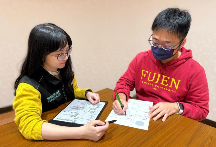 透過專業引導與深度對談，北分署YS協助青年盤點自身優勢，將學經歷轉化為符合職涯發展的關鍵能力_Instructions for literal
