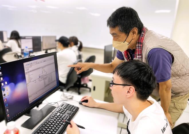 北分署「產業新尖兵計畫」依據產業用人需求，規劃理論與實作兼具的趨勢課程，培養青年即戰力_Instructions for literal