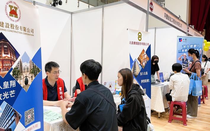 勞動力發展署北分署將在2到4月間辦理12場次聯合徵才活動，歡迎民眾踴躍參加!(示意圖，非文中活動).JPG_Instructions for literal