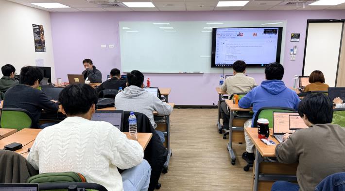 北分署「青年職訓專班」，依產業趨勢與用人需求規劃實務導向課程，提供15至29歲失（待）業青年系統化專業訓練_Instructions for literal