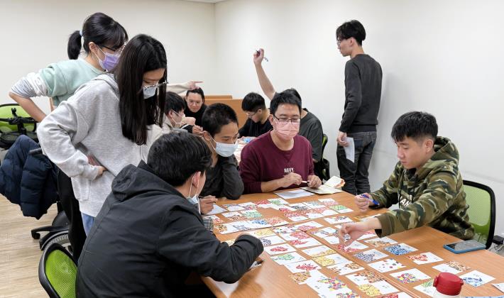 北分署「青年專班」除了強化專業技能外，也透過圖卡協助青年精準定位職涯發展方_Instructions for literal