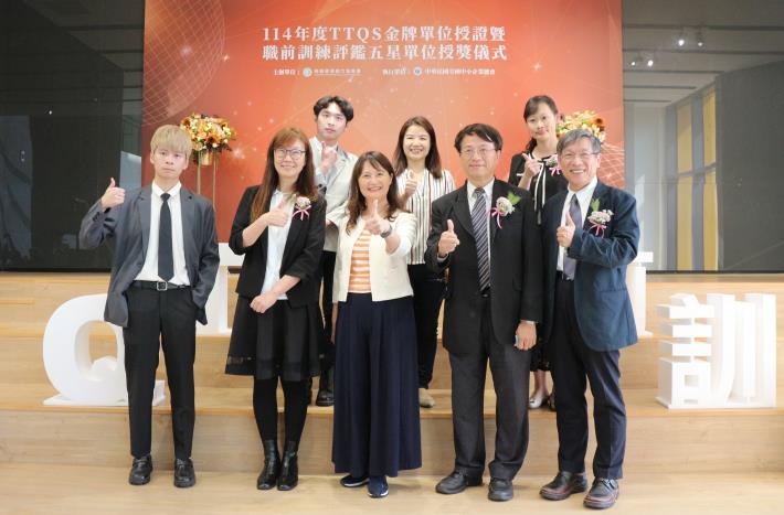北分署轄區合作夥伴展現人才培訓成果，2單位榮獲TTQS金牌、3企業及學校獲頒辦訓能力五星殊榮.JPG_Instructions for literal