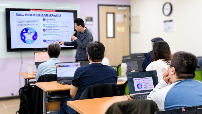 北分署生成式AI據點開辦多元課程，協助待業轉職民眾培訓AI產業所需專業職能_Instructions for literal