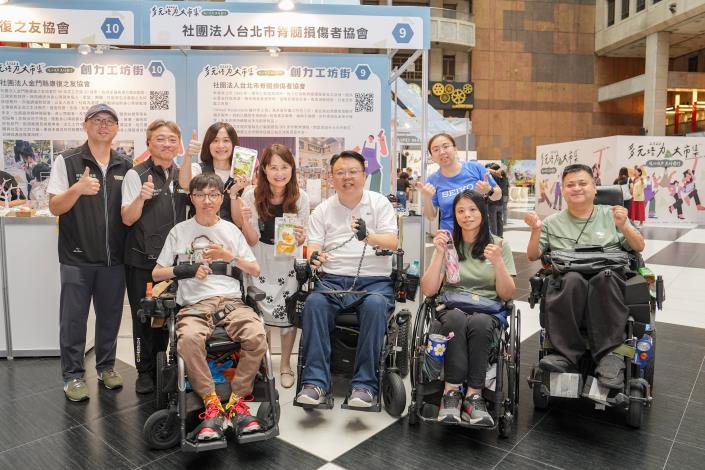 北分署多元就業開發方案受輔導單位-脊隨損傷者協會現場設攤，推廣手作文創商品。_Instructions for literal