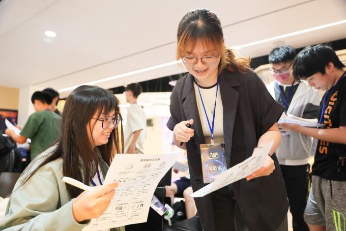 北分署YS營隊學員於開訓典禮踴躍參與交流，期待透過課程、企業參訪及實作體驗，深入了解內容產業發展趨勢。_Instructions for literal