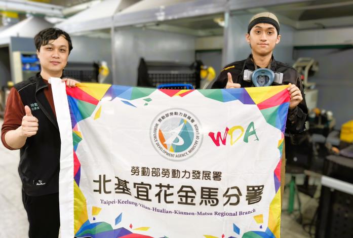 北分署與南港高工共同培訓金屬結構製作（冷作）職類選手陳冠廷(右)，挑戰第56屆全國技能競賽_Instructions for literal