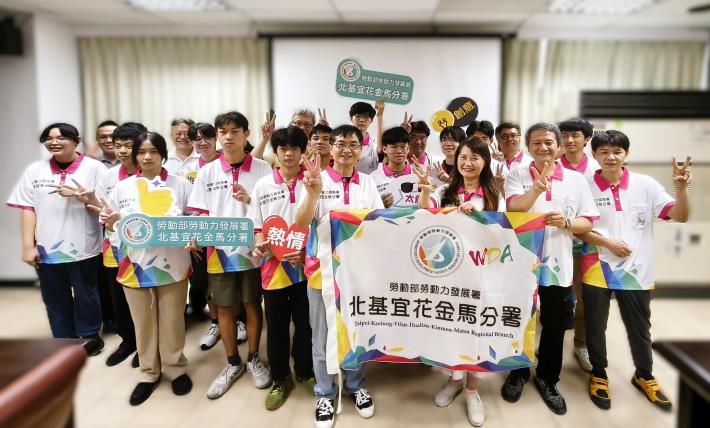 勞動力發展署北分署分署長沈文麗日前前往泰山訓練場，致贈競賽制服，為選手加油打氣_Instructions for literal