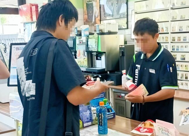 方碩(右)透過勞動部「少年就業力準備計畫」，一步步探索培力、接軌職場、穩定就業_Instructions for literal