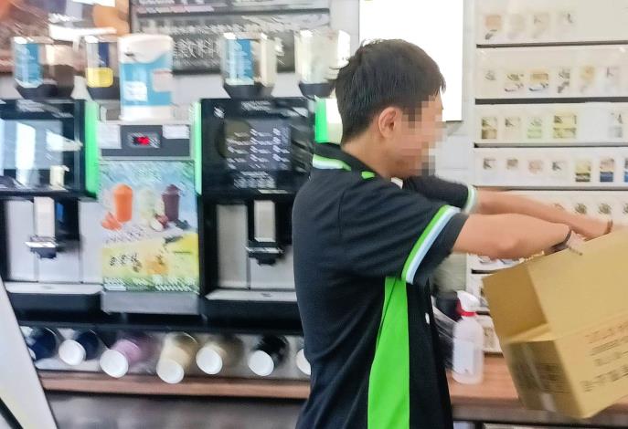 透過勞動部「少年就業力準備計畫」，方碩從體驗中探索自己的興趣與能力，進而穩定就業。_Instructions for literal