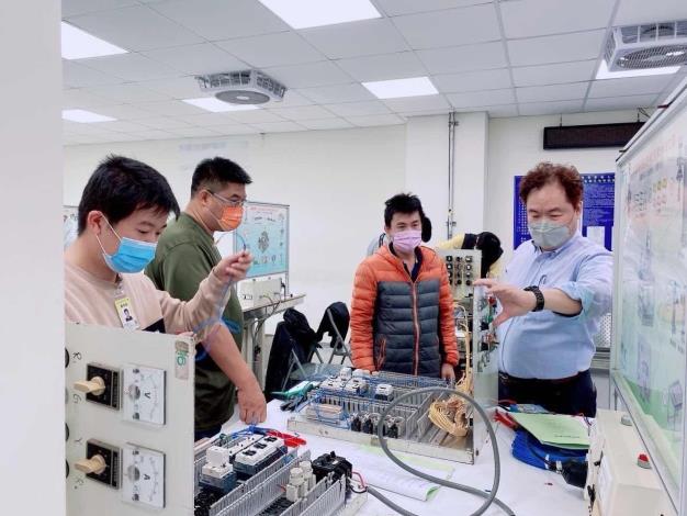 桃竹苗分署智慧型機器人與圖控整合應用班參訓實況_Instructions for literal