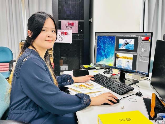 徐儷心參加電繪職訓，從只會手繪的美術生，搖身蛻變成為電腦繪圖專業講師。_Instructions for literal