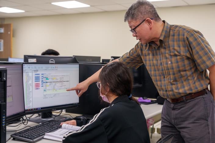 圖說:未滿30歲的青年參加政策性產業課程，每月可以領到8000元學習獎勵金。_Instructions for literal