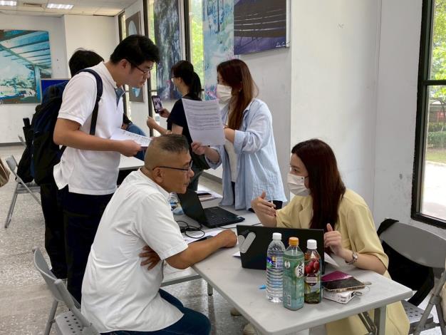 圖說:勞動部桃竹苗分署ESG課程結訓後，安排就業媒合活動助學員順利就業_Instructions for literal