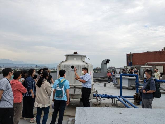 圖說:勞動部桃竹苗分署開辦ESG課程助青年成綠領尖兵，圖為課程實地訪視教學。_Instructions for literal