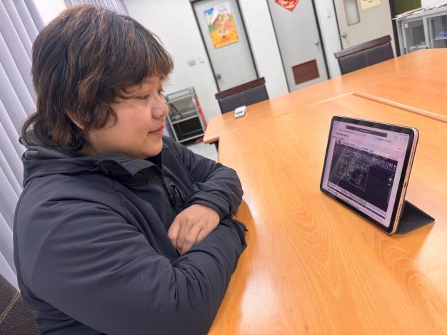 圖說:勞動部「減班休息勞工再充電計畫」協助實施減班休息的勞工在工時調整期間，持續精進專業技能，每月最高可申請訓練津貼1萬6,300元_Instructions for literal