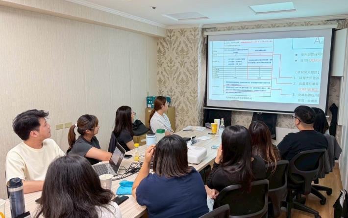 桃竹苗分署「減班休息勞工再充電計畫」補助企業訓練費用新臺幣350萬元。_Instructions for literal