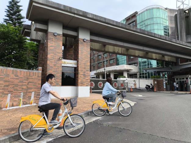 圖說:桃竹苗分署啟用15柱YouBike公共自行車租賃站，提供洽公民眾、參訓學員及訪客更便利、彈性的綠色交通新選擇。_Instructions for literal
