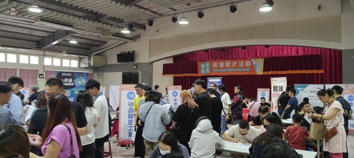圖說:苗栗就業中心7/9、18舉辦現場徵才活動，兩場活動職缺多元，歡迎社會新鮮人及失（待）業民眾踴躍參加。（此為活動示意圖）_Instructions for literal