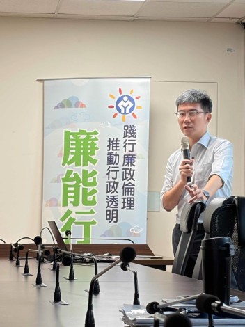 桃竹苗分署邀請臺灣桃園地方檢察署李韋誠主任檢察官主講，將法律觀念落實在日常業務決策中。_Instructions for literal