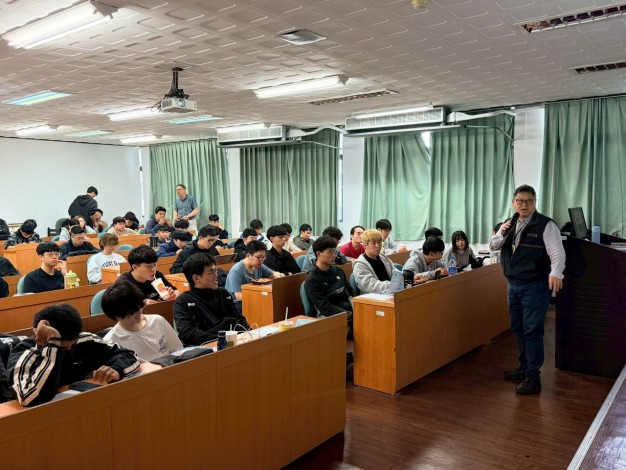 圖說：桃竹苗分署辦關鍵職能講座邀請產業資深經理分享趨勢及人才需求，讓青年提前掌握企業選才標準及所須職能。_Instructions for literal