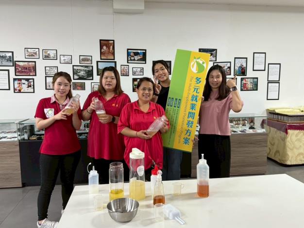 圖3.南投縣名間產業觀光發展協會茶鄉體驗行程中的「名間」風味手搖茶DIY_Instructions for literal