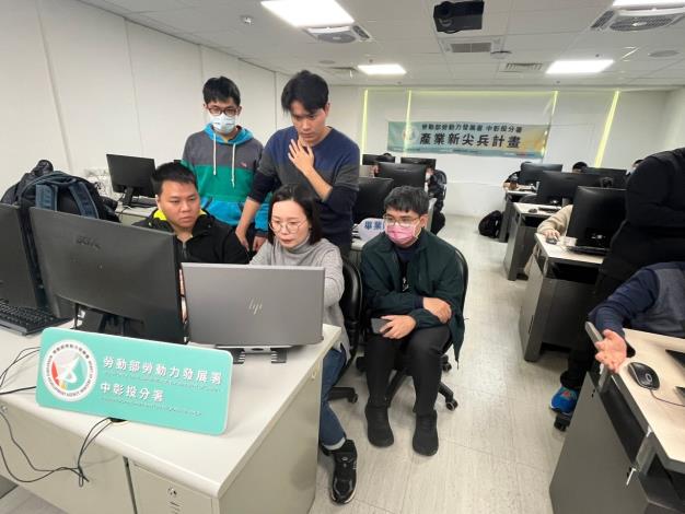 圖1.學員參與產業新尖兵計畫「微軟C#工程師就業養成班」課程_Instructions for literal