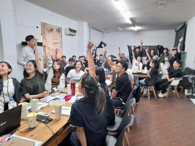 圖1.微笑元素創意概念公司透過小型企業人力提升計畫辦理桌遊溝通學習課程_Instructions for literal