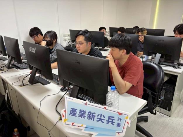 圖1青年在產業新尖兵計畫開辦課程中專注學習_Instructions for literal