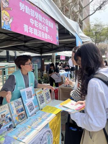 圖1.中彰投分署青年職涯發展中心進駐弘光科大校園徵才活動為青年服務&nbsp;_Instructions for literal