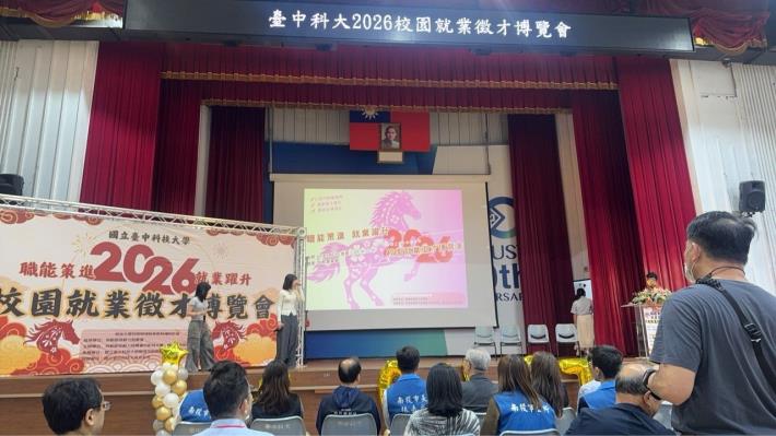 圖2.中彰投分署在校園徵才活動中教導學生在求職前即建立職場風險辨識與應對能力_Instructions for literal