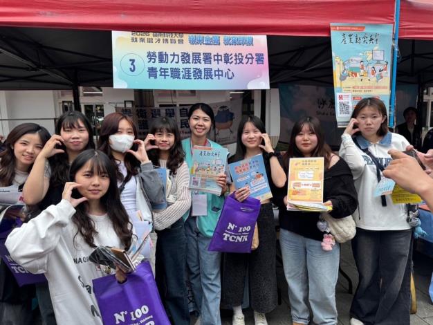 圖1.大學青年開心參與中分署舉辦的校園廉政宣導活動_Instructions for literal