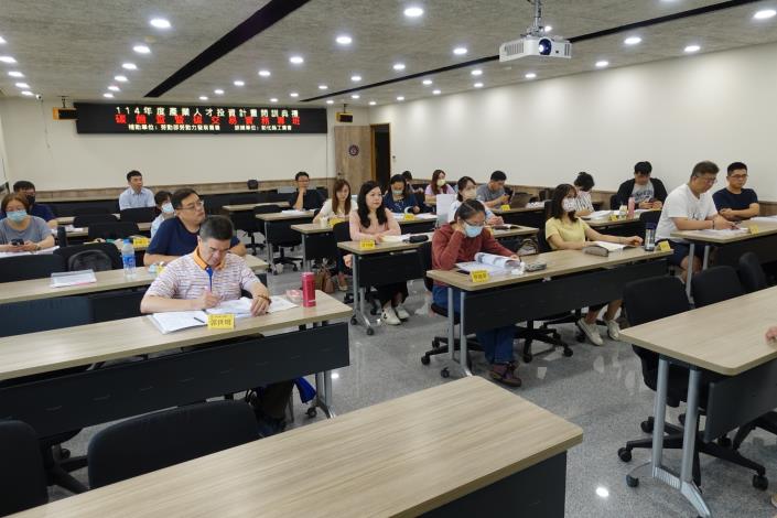 2.產業人才投資方案助在職勞工精進職能_Instructions for literal