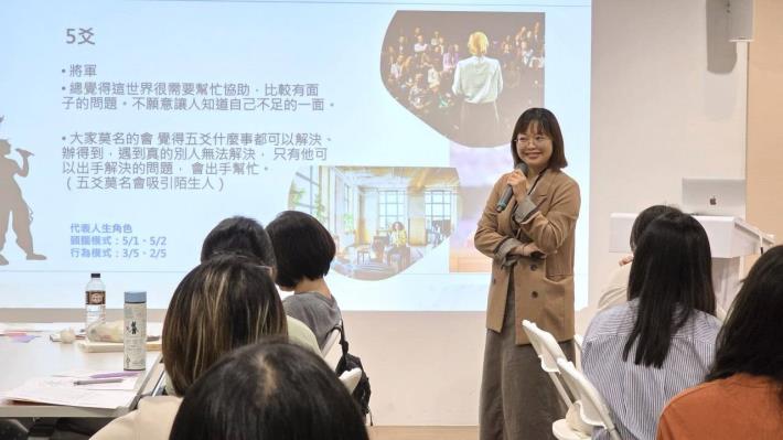 圖3.青年職涯發展中心陪伴青年探索職涯方向，強化就業準備力。(示意圖)_Instructions for literal