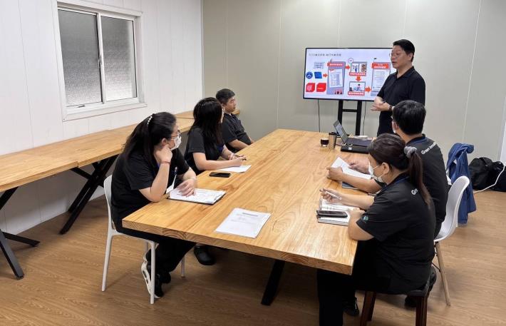 圖1.中彰投分署推動「企業人力資源提升計畫」，助歆錡科技系統性導入內部訓練課程，落實雙軸轉型。_Instructions for literal