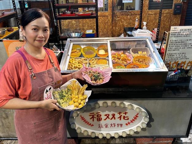 現年51歲的陳昭慧，為推廣素食健康餐飲，向勞動部申請微型創業貸款一圓創業夢。_Instructions for literal