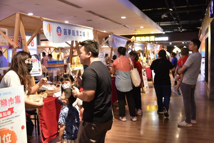 圖2.雲嘉南分署每年辦理庇護工場成果展，讓民眾了解身心障礙者就業不易，支持其永續經營。(資料照片).JPG_Instructions for literal